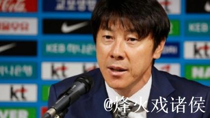韩前主帅申台龙微笑扇球员耳光被控长期施暴 韩前主帅申台龙微笑扇球员耳光被控长期施暴